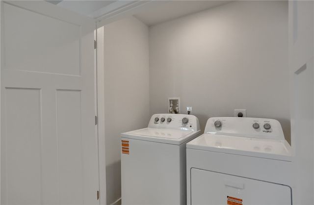 122 Scotland Ln, Harmony Boro, PA 16037