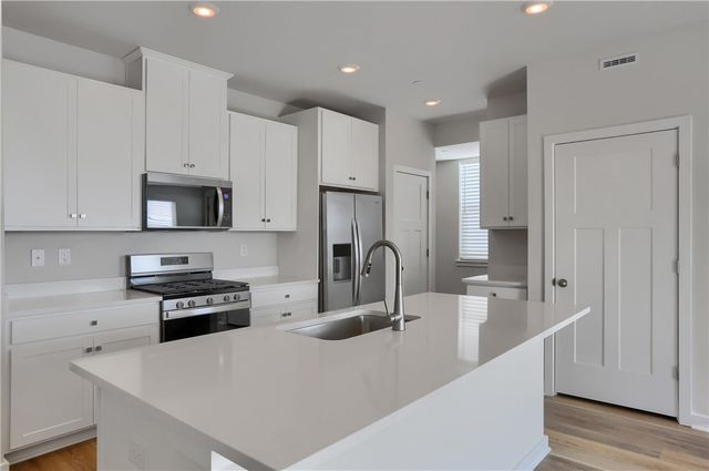 122 Scotland Ln, Harmony Boro, PA 16037