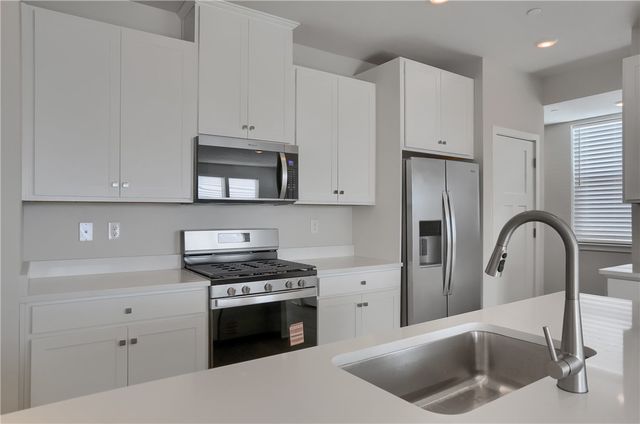 122 Scotland Ln, Harmony Boro, PA 16037