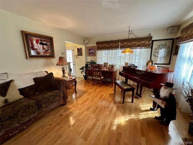 46 Wilmont Turn, Coram, NY 11727