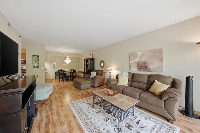 7841 W 157th Street 305, Orland Park, IL 60462