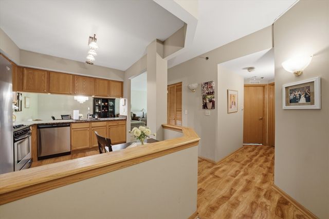 7841 W 157th Street 305, Orland Park, IL 60462