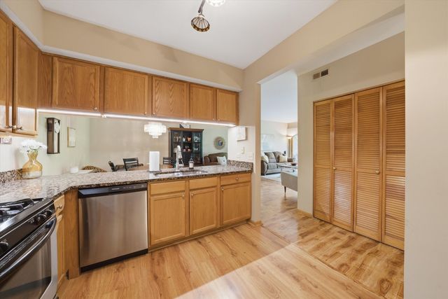 7841 W 157th Street 305, Orland Park, IL 60462