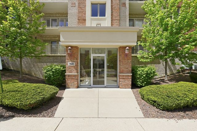 7841 W 157th Street 305, Orland Park, IL 60462
