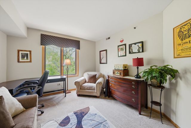 7841 W 157th Street 305, Orland Park, IL 60462