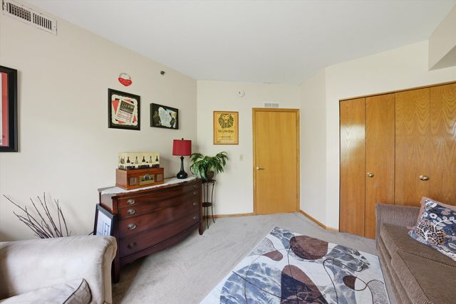 7841 W 157th Street 305, Orland Park, IL 60462