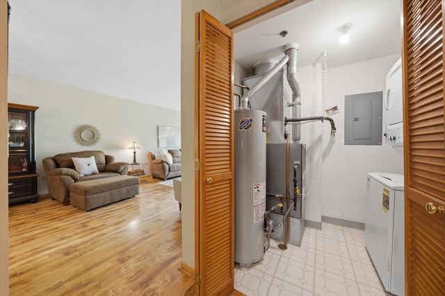 7841 W 157th Street 305, Orland Park, IL 60462
