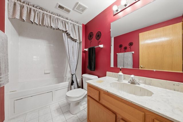 7841 W 157th Street 305, Orland Park, IL 60462