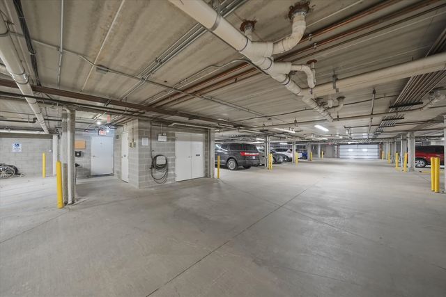 7841 W 157th Street 305, Orland Park, IL 60462