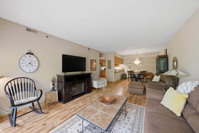 7841 W 157th Street 305, Orland Park, IL 60462