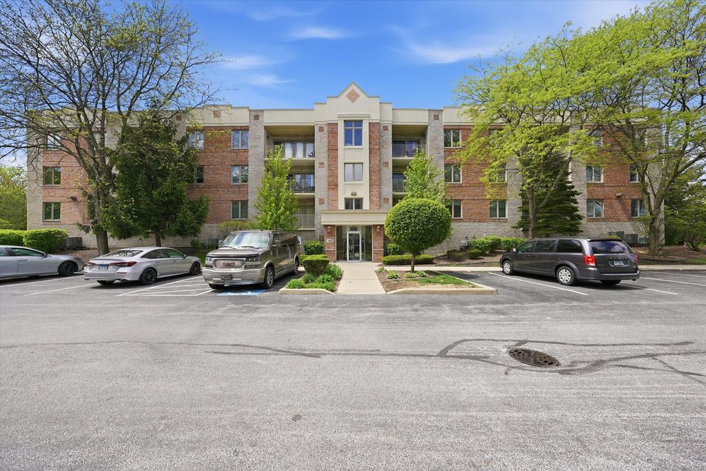 7841 W 157th Street 305, Orland Park, IL 60462