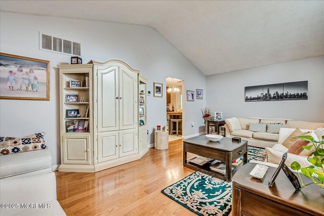 1 Linton Close, Freehold, NJ 07728