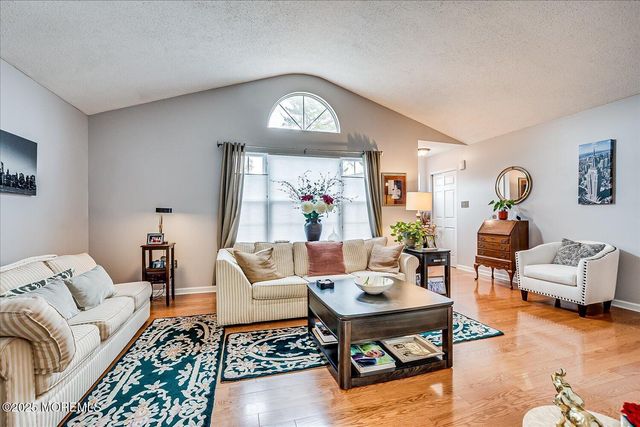 1 Linton Close, Freehold, NJ 07728