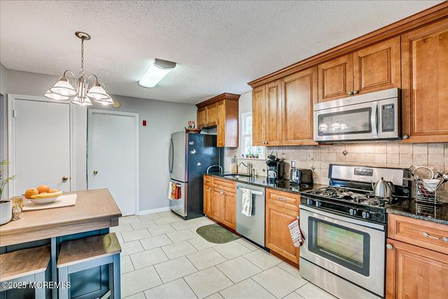 1 Linton Close, Freehold, NJ 07728