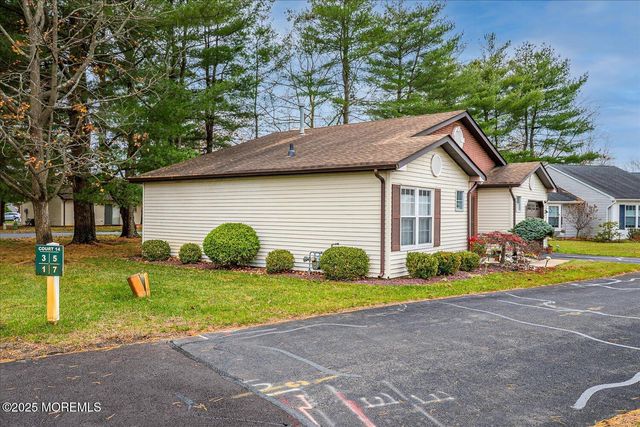 1 Linton Close, Freehold, NJ 07728