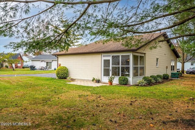 1 Linton Close, Freehold, NJ 07728