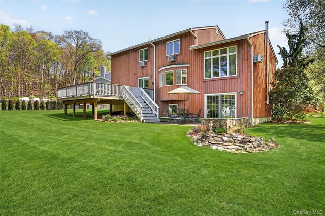 300 Chestnut Court, Yorktown Heights, NY 10598