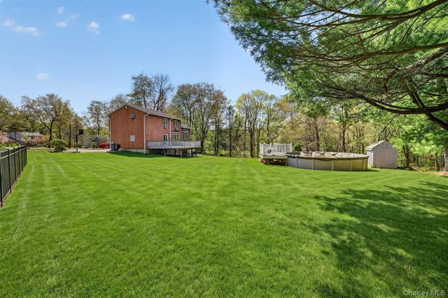 300 Chestnut Court, Yorktown Heights, NY 10598
