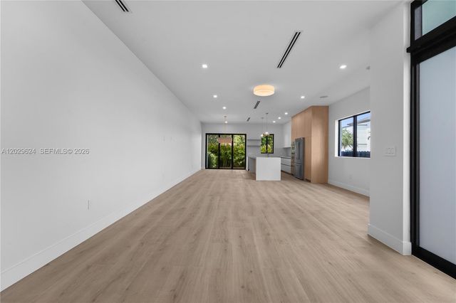 2735 SW 23rd Ter, Miami, FL 33145