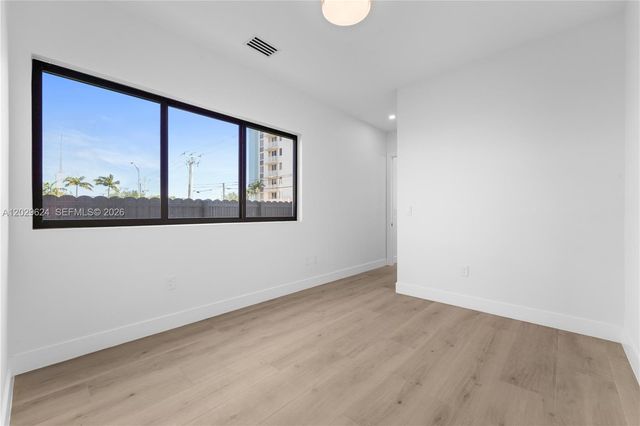 2735 SW 23rd Ter, Miami, FL 33145