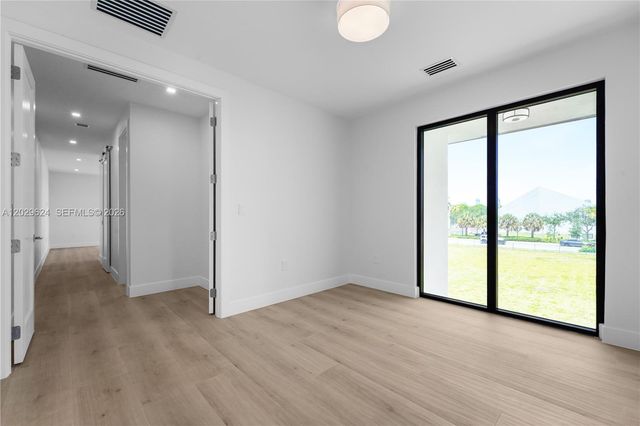 2735 SW 23rd Ter, Miami, FL 33145
