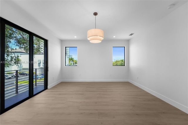 2735 SW 23rd Ter, Miami, FL 33145
