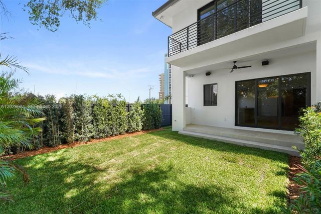 2735 SW 23rd Ter, Miami, FL 33145