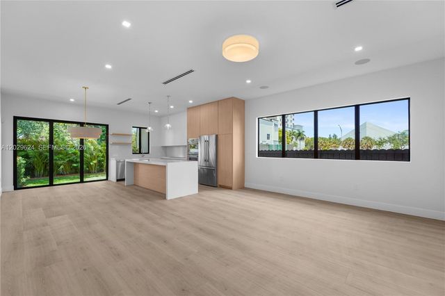 2735 SW 23rd Ter, Miami, FL 33145