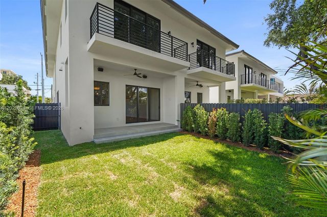 2735 SW 23rd Ter, Miami, FL 33145
