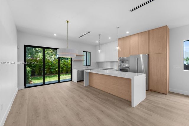 2735 SW 23rd Ter, Miami, FL 33145