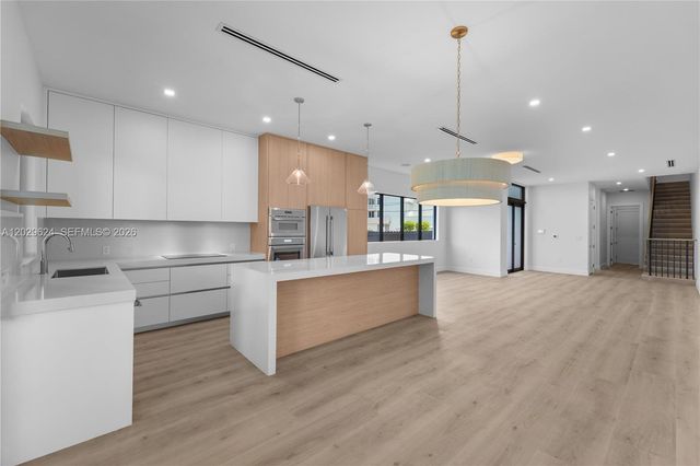 2735 SW 23rd Ter, Miami, FL 33145