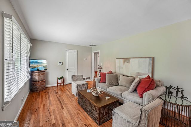2120 Meadowbrook Lane SE, Marietta, GA 30067