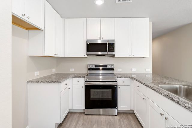 8027 Chanting Bend, San Antonio, TX 78223