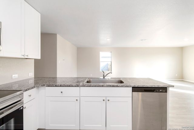8027 Chanting Bend, San Antonio, TX 78223