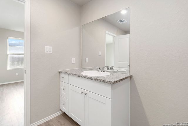 8027 Chanting Bend, San Antonio, TX 78223