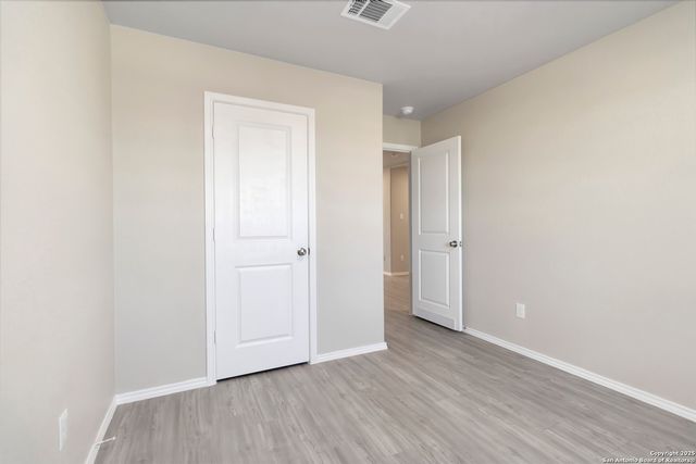 8027 Chanting Bend, San Antonio, TX 78223