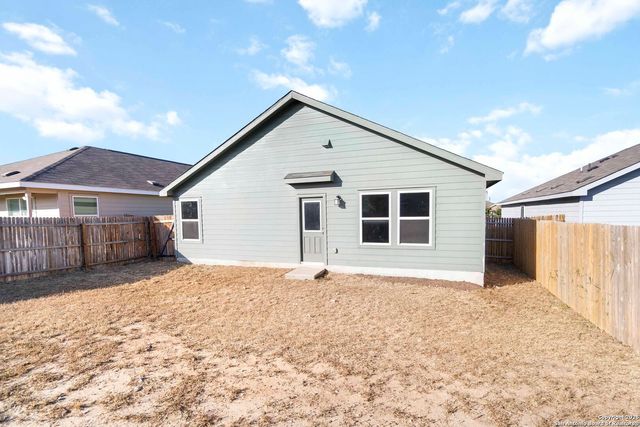 8027 Chanting Bend, San Antonio, TX 78223
