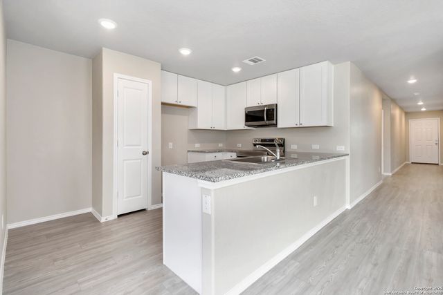 8027 Chanting Bend, San Antonio, TX 78223