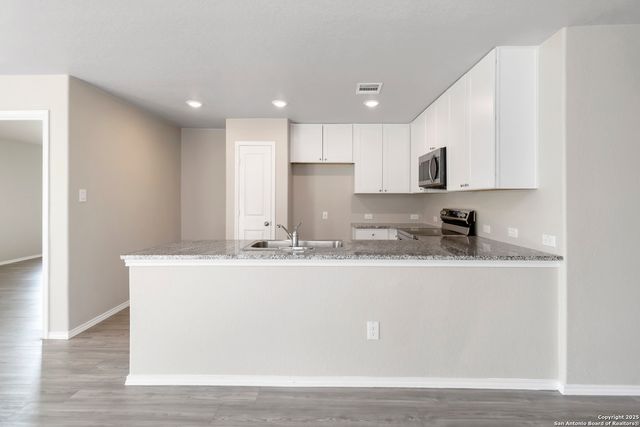 8027 Chanting Bend, San Antonio, TX 78223