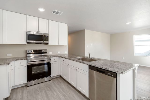 8027 Chanting Bend, San Antonio, TX 78223