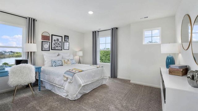121 Cressmoor Boulevard, Hobart, IN 46342