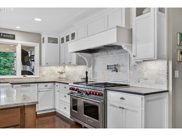 1414 COUNTRY COMMONS, Lake Oswego, OR 97034