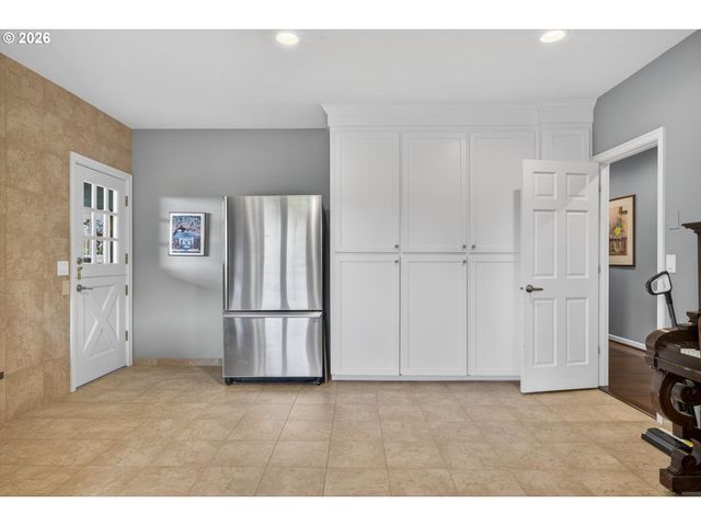 1414 COUNTRY COMMONS, Lake Oswego, OR 97034