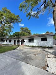 2300 SW 18th Ter 2, Fort Lauderdale, FL 33315