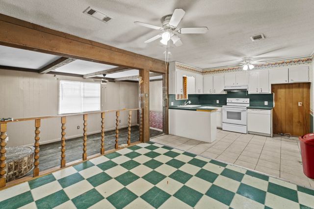 212 Chrisp Avenue, Searcy, AR 72143