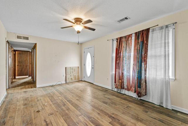 212 Chrisp Avenue, Searcy, AR 72143