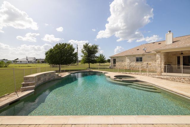 687 Silver Creek DR, Leander, TX 78641