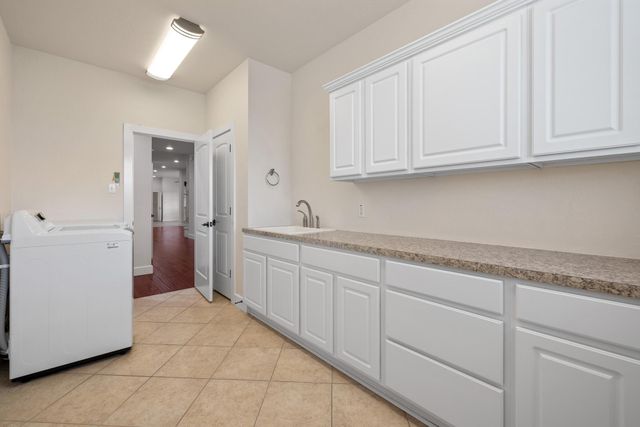 687 Silver Creek DR, Leander, TX 78641