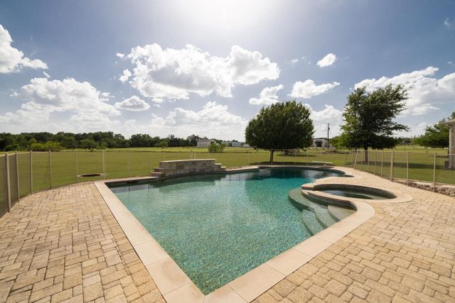 687 Silver Creek DR, Leander, TX 78641