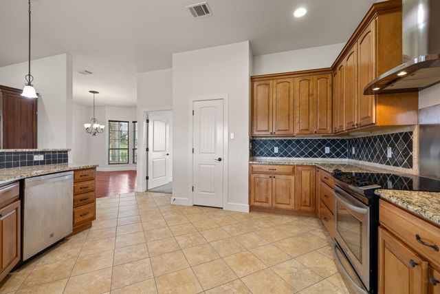 687 Silver Creek DR, Leander, TX 78641